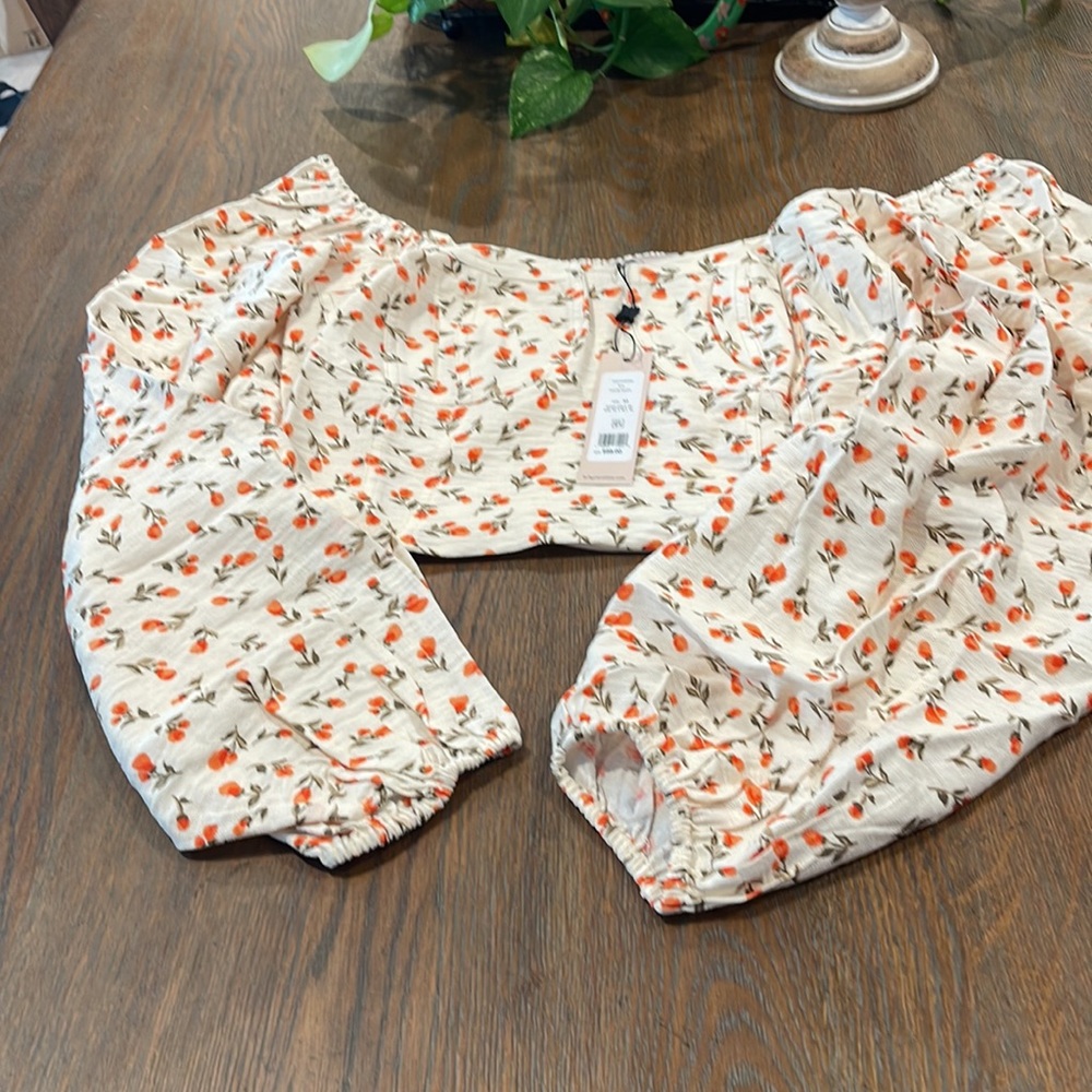 BCBG Generation crop top. Size Med - Picture 5 of 13